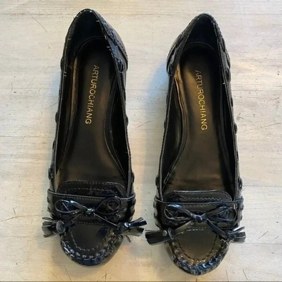 Arturo Chiang Black Loafers with Tassels - Picture 2 of 10